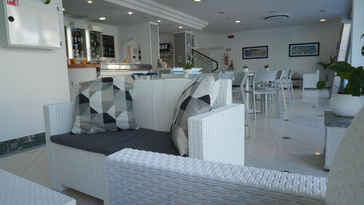 בלריה-איגאה מרינה Lively Hotel מראה חיצוני תמונה