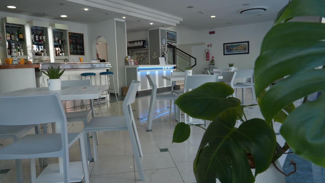 בלריה-איגאה מרינה Lively Hotel מראה חיצוני תמונה