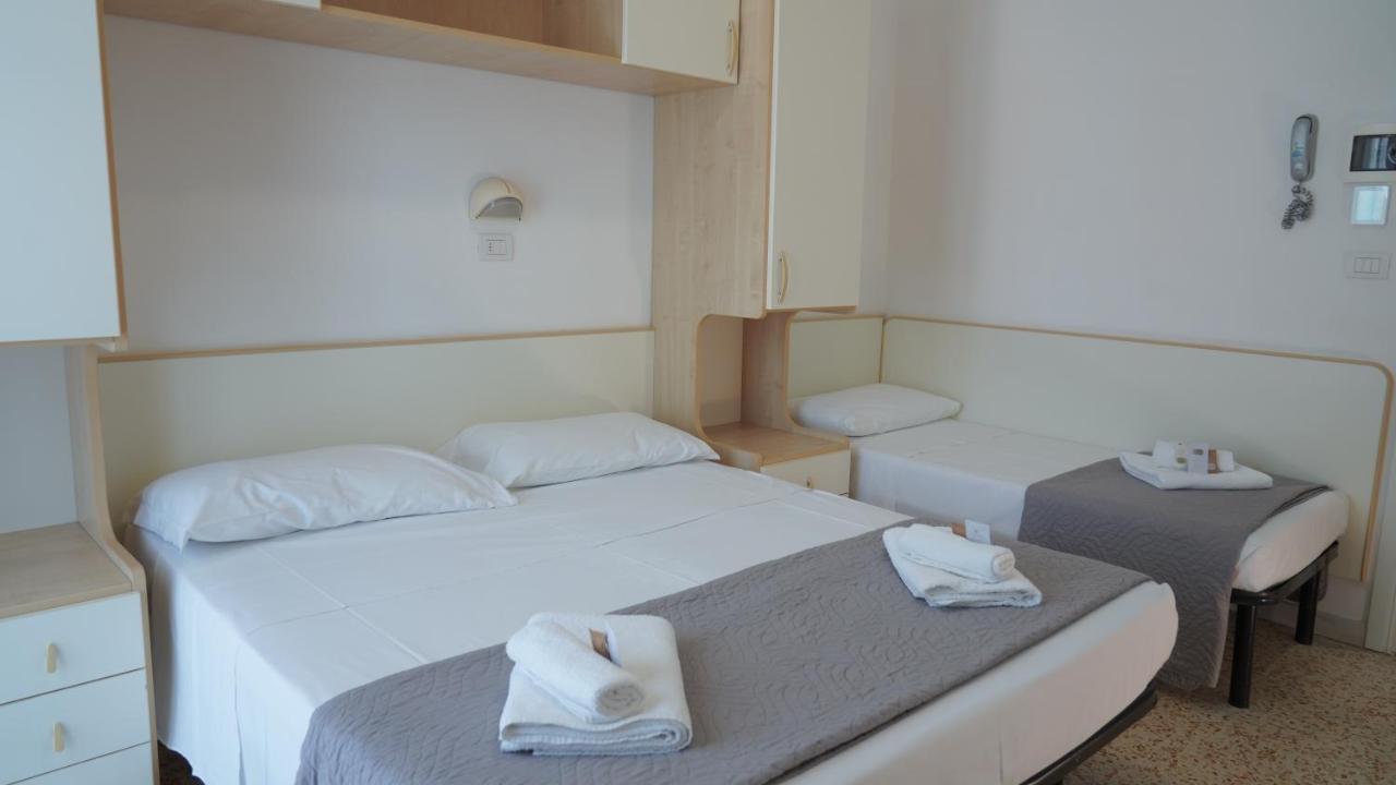 בלריה-איגאה מרינה Lively Hotel מראה חיצוני תמונה