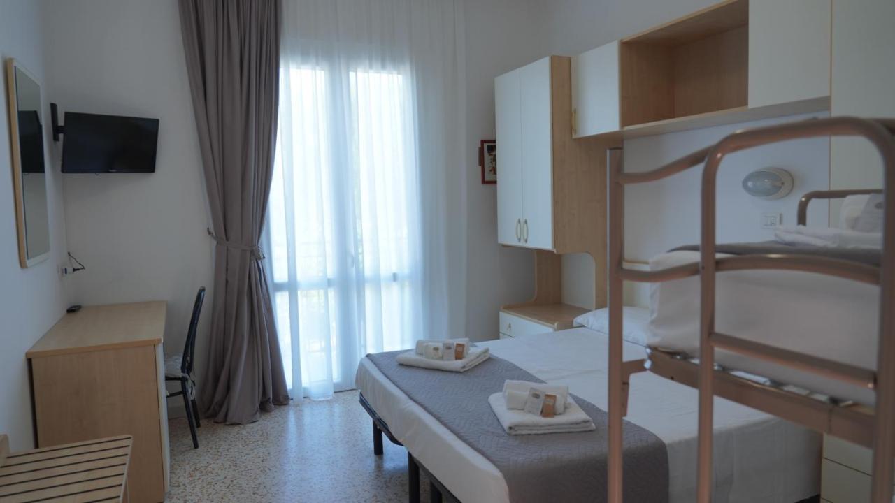 בלריה-איגאה מרינה Lively Hotel מראה חיצוני תמונה