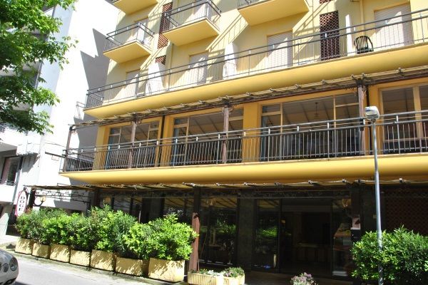 בלריה-איגאה מרינה Lively Hotel מראה חיצוני תמונה